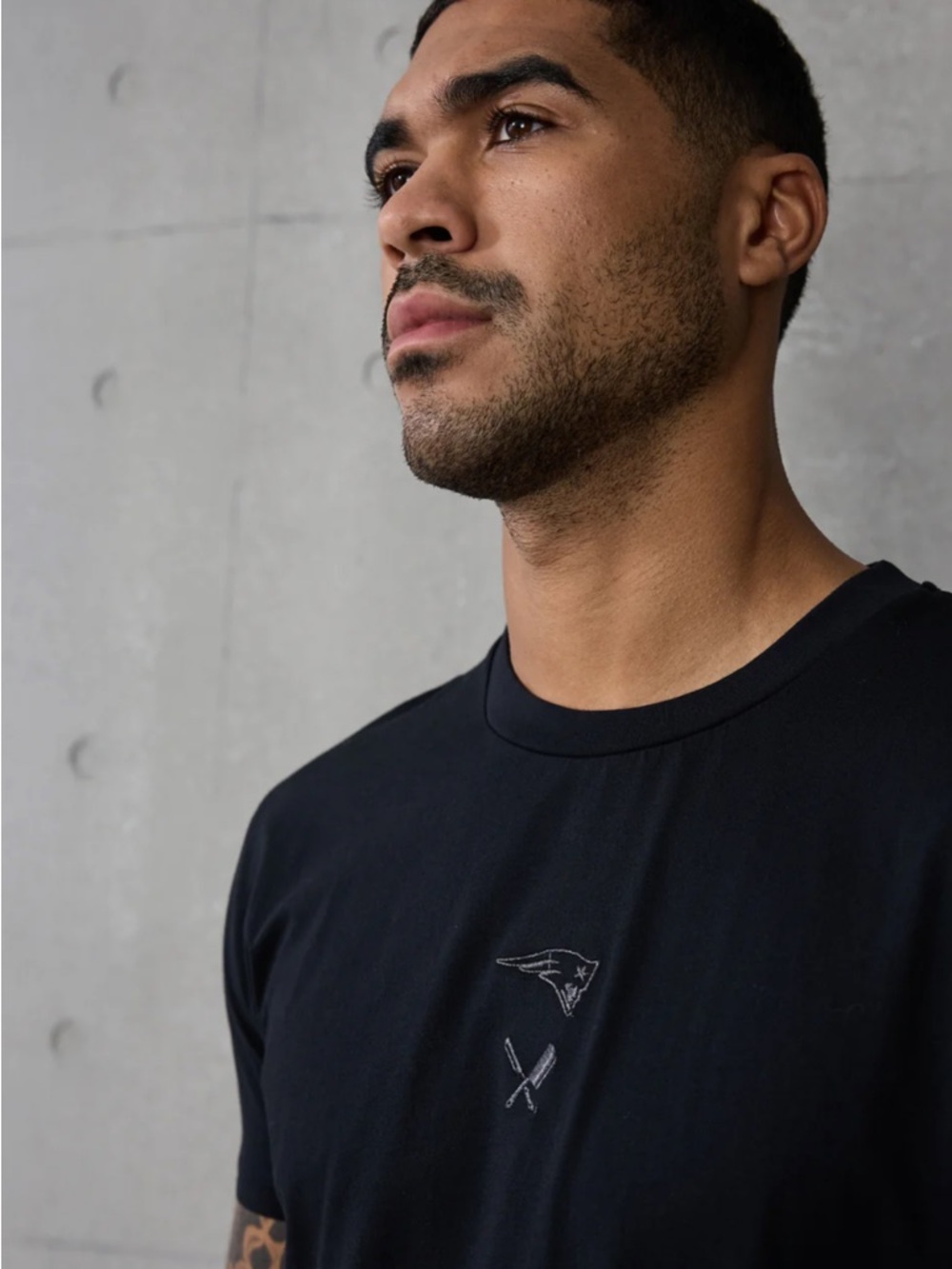 Distorted People x New England Patriots - Black Crew Neck T-Shirt